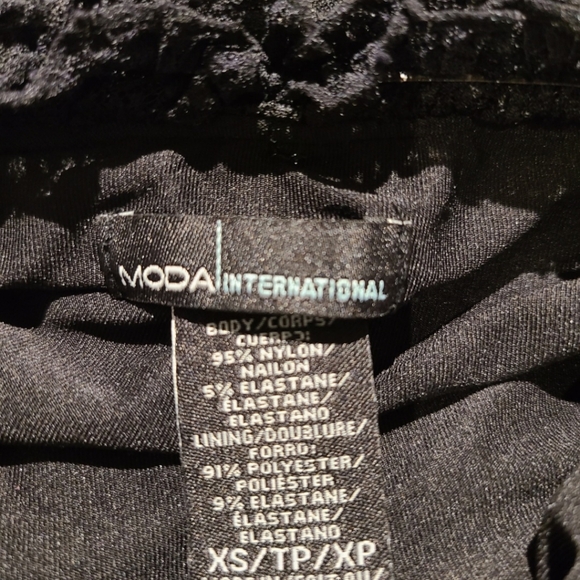 MODA International Lace dress - Picture 5 of 6